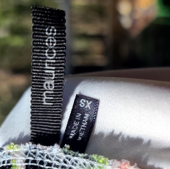 Maurices beautiful floral lace camisole lined tank szXS - Picture 3 of 8